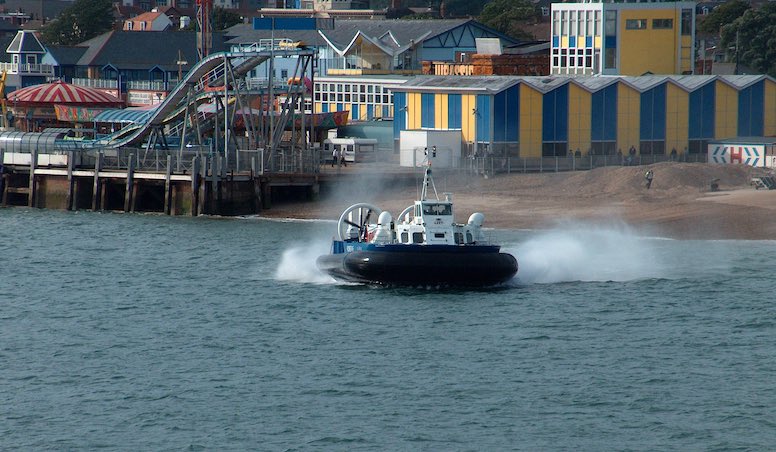 isle-of-wight-hovercraft-service-1450115-by-ibeeby
